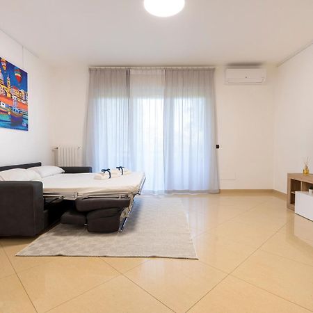 Boscoincitta Apt With Garage And Whirlpool Tub Bari Bagian luar foto